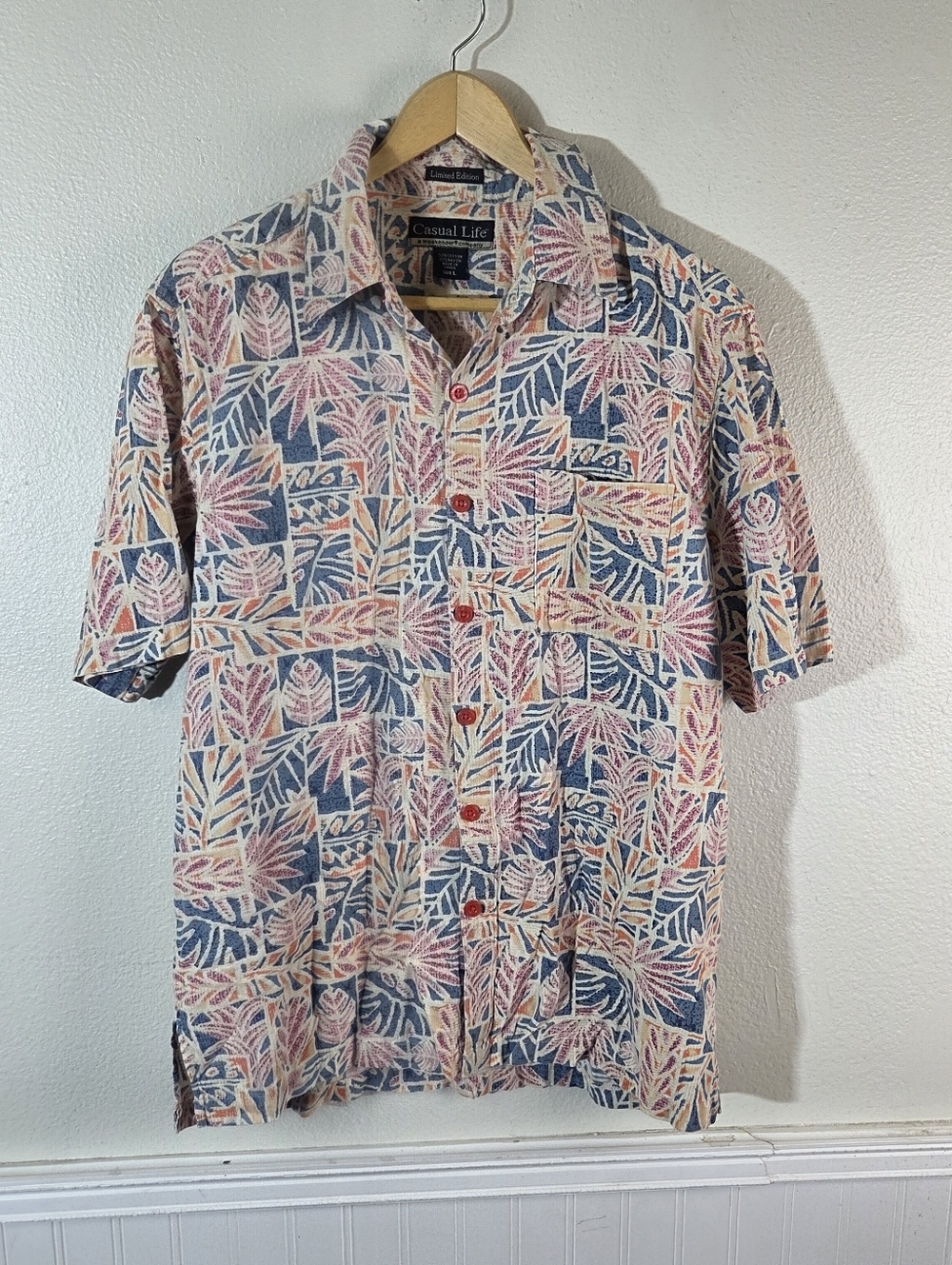 Casual Life Hawaiian Shirt Mens L Tropical Camp Aloha Vacation Rayon Button Up